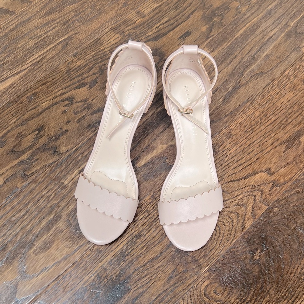 Woman’s sandals 7.5